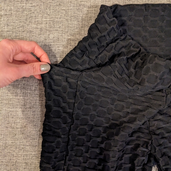 Croco Skin Leggings with Pockets - Picture 4 of 5